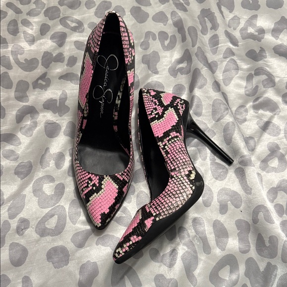 Size 7.5 Jessica Simpson Vibrant Pink and Black Heels - Picture 1 of 4
